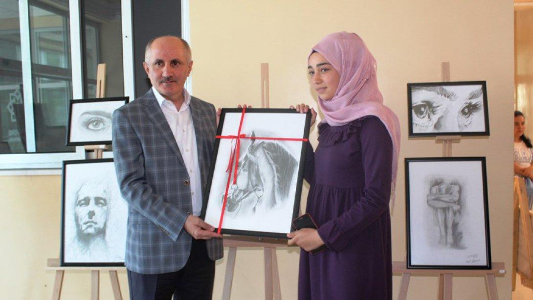 Valimiz Sayın Fahri MERAL Bey'in katılımı ile resim sergisi açılışını gerçekleştirdik.